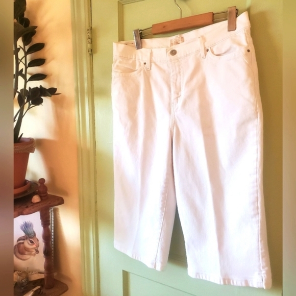 Vintage Levis slimming white capri jeans - Picture 1 of 8